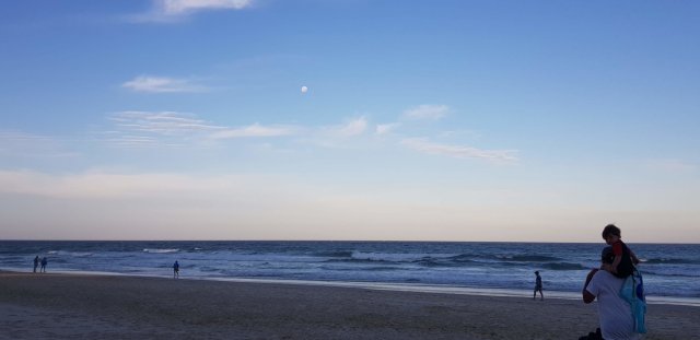 Main Beach - surfer paradise 